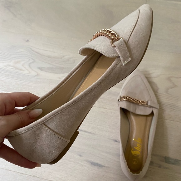 Beige flats - Picture 3 of 4